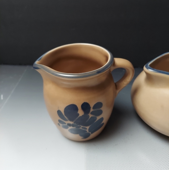 Vintage Folk Art pfaltzgraff Yorktown  gravy and creamer beige blue duo for$28 - Picture 3 of 6